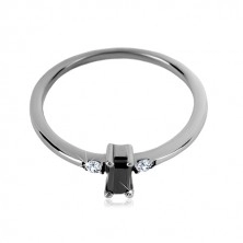 Srebrny 925 pierścionek - prostokątna cyrkonia w czarnym kolorze, przezroczyste okrągłe cyrkonie