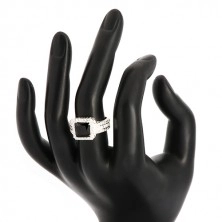 Srebrny pierścionek 925 - czarny cyrkoniowy kwadrat, przezroczysty cyrkoniowy brzeg i ramiona