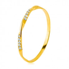 Złoty pierścionek 585 - gładka falista linia ozdobiona błyszczącymi cyrkoniami w przezroczystym odcieniu