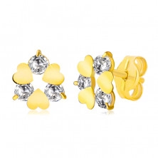 Kolczyki z żółtego 14K złota - kwiatek z płatkami w formie serduszek i przezroczystych cyrkoni