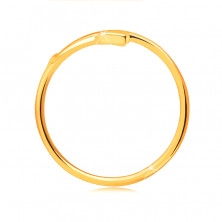 Pierścionek z żółtego 14K złota - skręcona strzała, rozłączone ramiona pierścionka