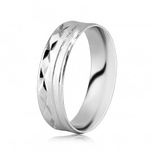 Srebrny pierścionek 925 - powierzchnia z ukośnymi nacięciami, nacięcia w kształcie X, cienkie linie