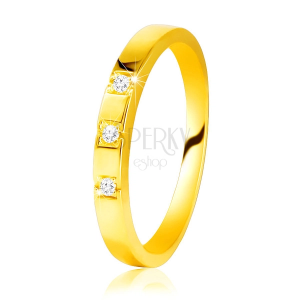 Diamentowy pierścionek z żółtego 585 złota - lśniące ramiona, trzy błyszczące brylanty
