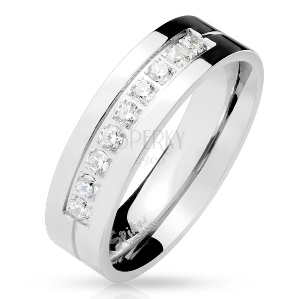 Stalowy pierścionek srebrnego koloru, dziewięć przezroczystych cyrkonii w nacięciu, lśniąca powierzchnia, 6 mm
