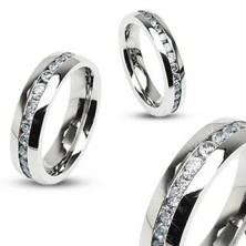 Stalowy pierścionek w kolorze srebrnym, linia środkowa z bezbarwnych cyrkonii