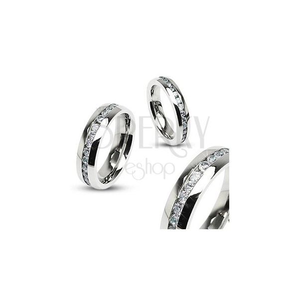 Stalowy pierścionek w kolorze srebrnym, linia środkowa z bezbarwnych cyrkonii