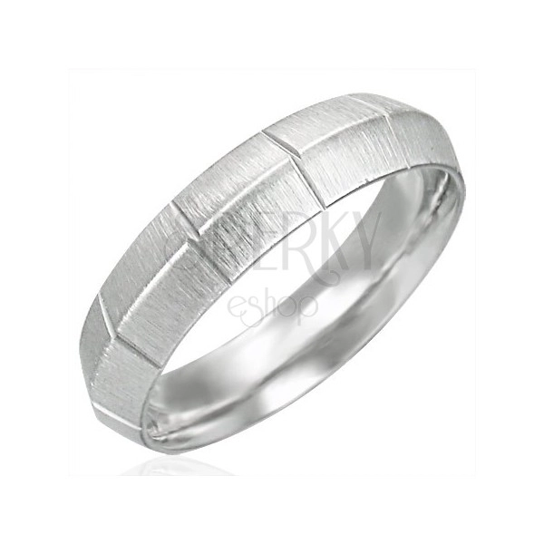 Damski stalowy matowy pierścionek z pionowymi rowkami, wyższy środek