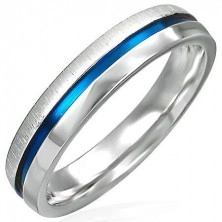 Stalowy pierścionek z niebieskim paskiem - błyszcząca i matowa połówka