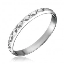 Srebrny pierścionek 925 - lśniąca powierzchnia, nacięcia w kształcie X