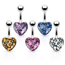 Piercing do pępka ze stali - kolorowe serce ze wzorem leopard